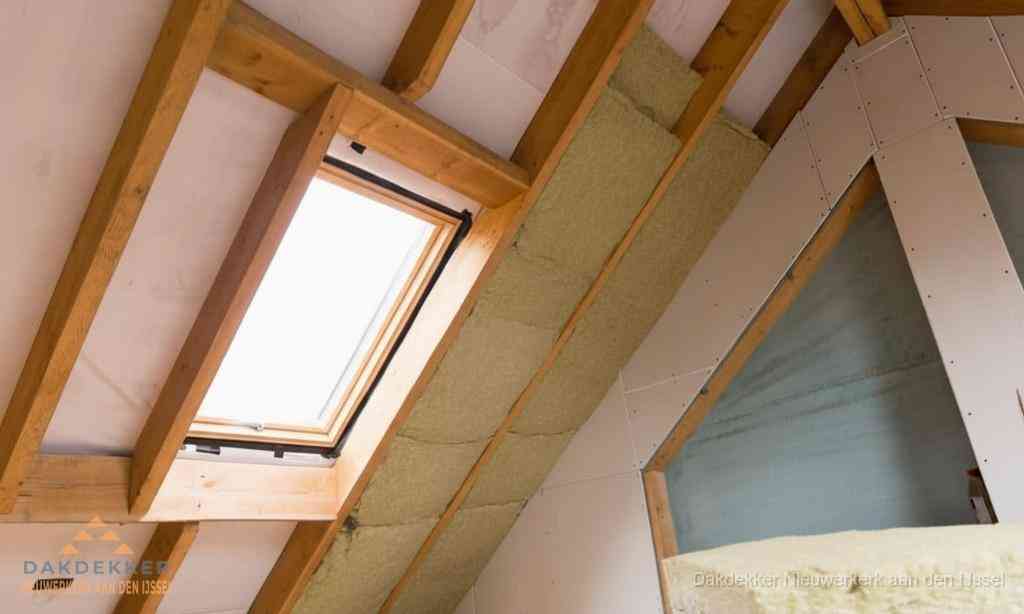 Plat dak vervangen met nieuwe OSB-ondergrond en bitumenrol in Nieuwerkerk aan den IJssel