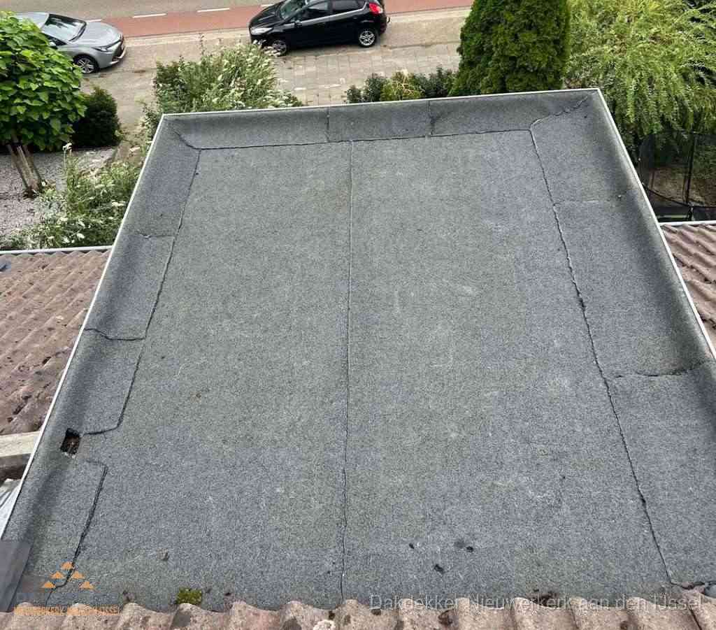 Dakbedekking schuur met bitumen in Nieuwerkerk aan den IJssel